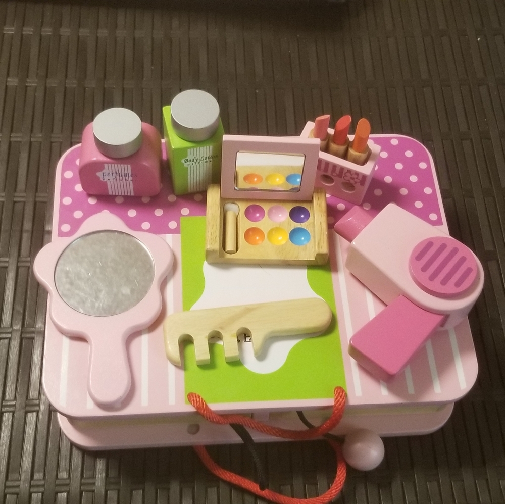 Wooden make up case playset